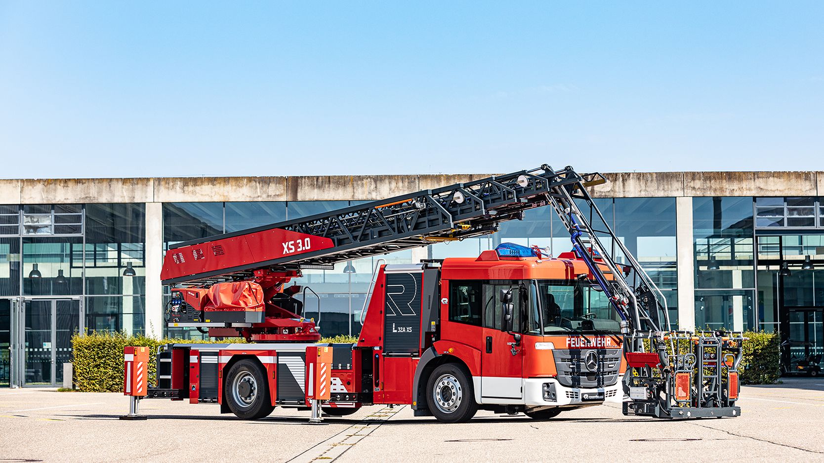 L32A-XS Flat Aerial Ladder